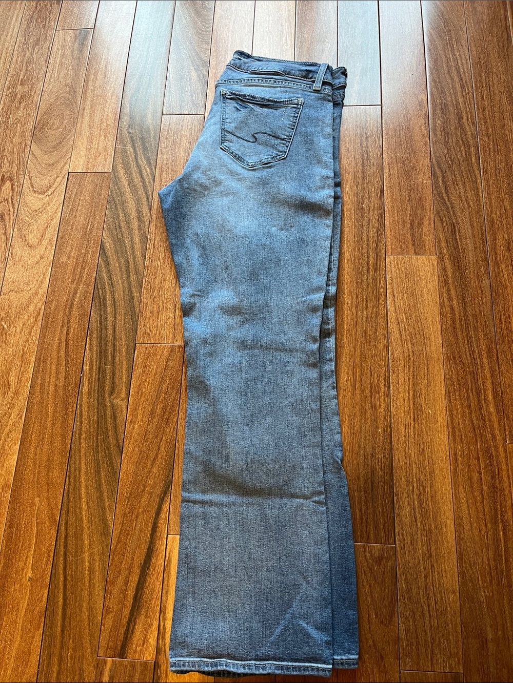 Silver Suki Slim Jeans Straight Leg Jeans in Faded Blue-Gray